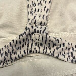 Racer back cross chest detail provides slimming Lululemon tank